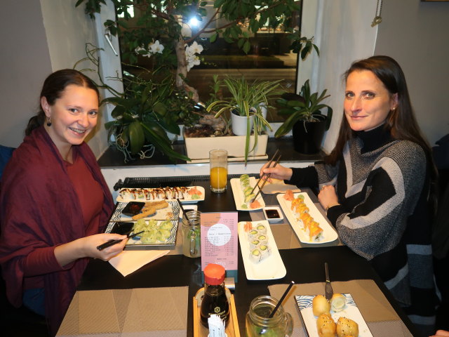Sabine und Romy im Restaurant Kai's Asian Food