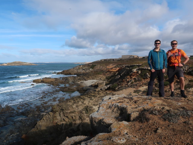 Ronald und ich zwischen Forte de Nossa Senhora da Queimada und Praia do Queimado (27. Nov.)