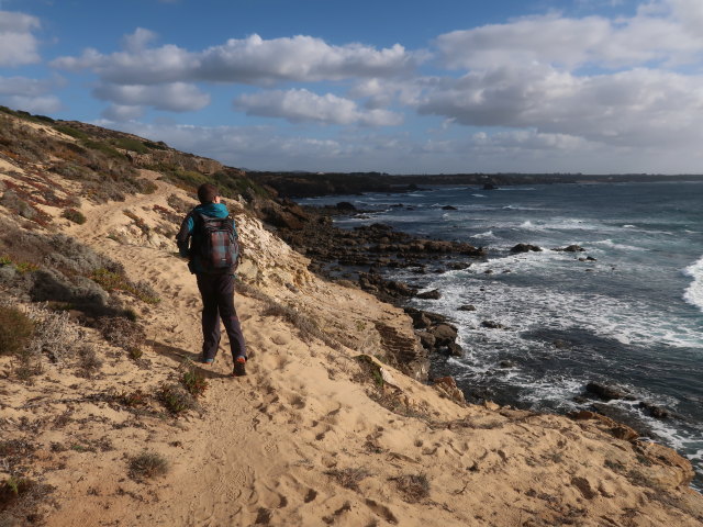 Ronald auf der Rota Vicentina zwischen Praia da Angra da Cerva und Porto de Pesca das Barcas (27. Nov.)