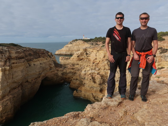 Ronald und ich zwischen Praia do Carvalho und Cabo Carvoeiro (30. Nov.)