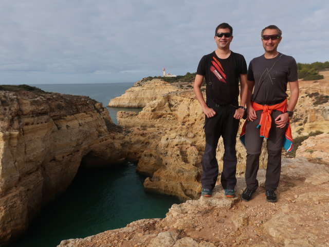 Ronald und ich zwischen Praia do Carvalho und Cabo Carvoeiro (30. Nov.)