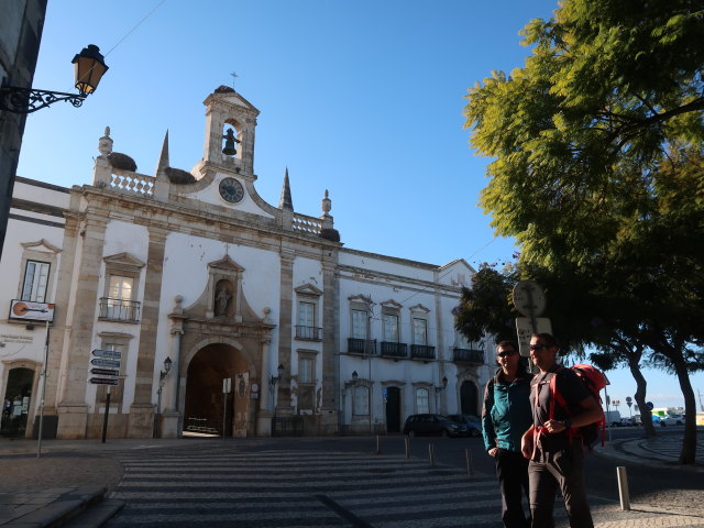 Ronald und ich beim Arco da Vila in Faro (1. Dez.)