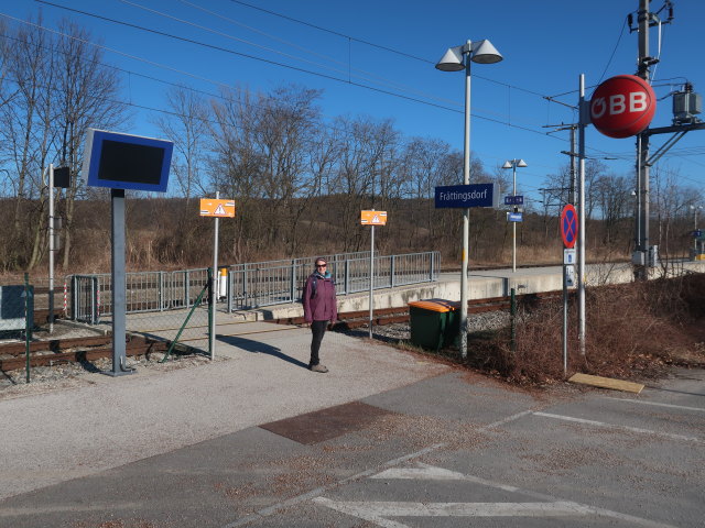 Sabine im Bahnhof Frättingsdorf, 266 m