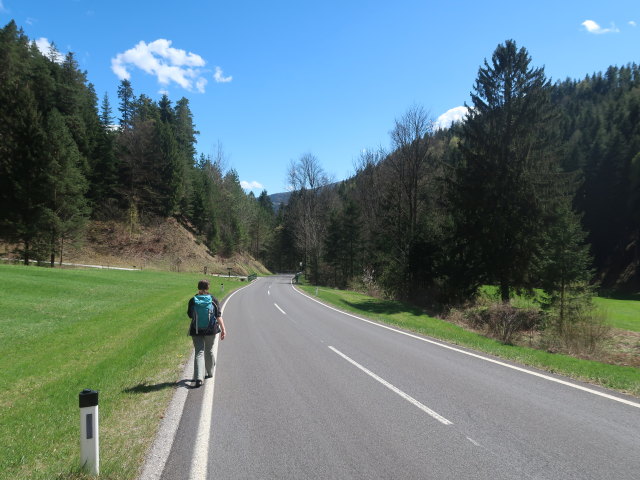 Sabine zwischen Rams und Hermannshöhle