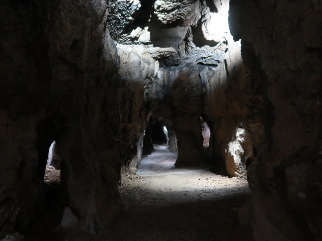 Hermannshöhle, 627 m