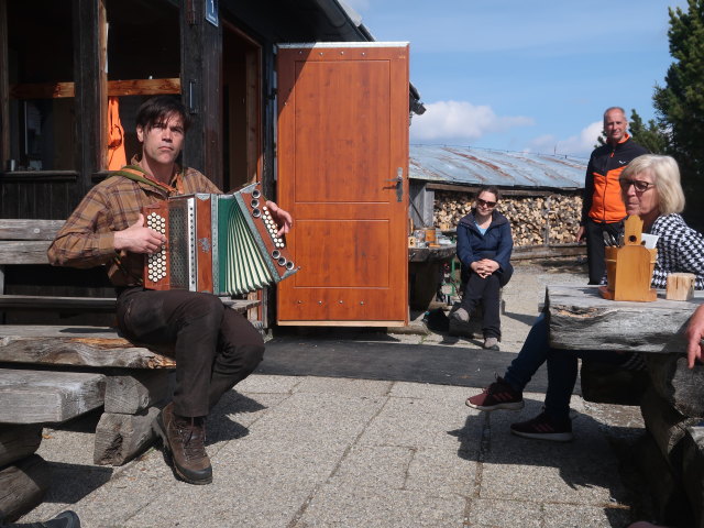 Sabine und Frank beim Ottokar-Kernstock-Haus, 1.619 m