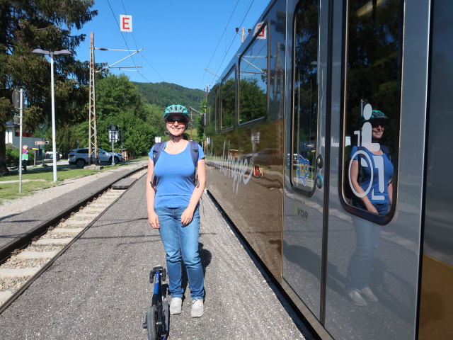 Sabine im Bahnhof Loich, 400 m