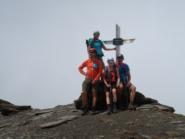 Ich, Ursa, Sarah und Georg am Krumlkeeskopf, 3.101 m
