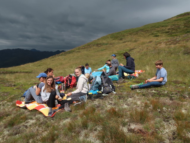 Sonja, Karin, Anja Liv, Katja Lin, Stefan, Felix, Katrin, Florian, Emma, Kerstin und Tim zwischen Gamperlehütte und Böses Weibele