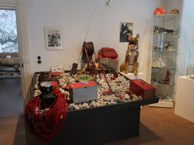 Sonderausstellung 'Mythos Traunstein' im Seeschloss Ort, 425 m