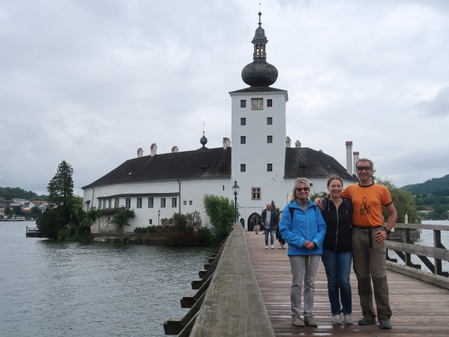 Mama, Sabine und ich beim Seeschloss Ort, 425 m