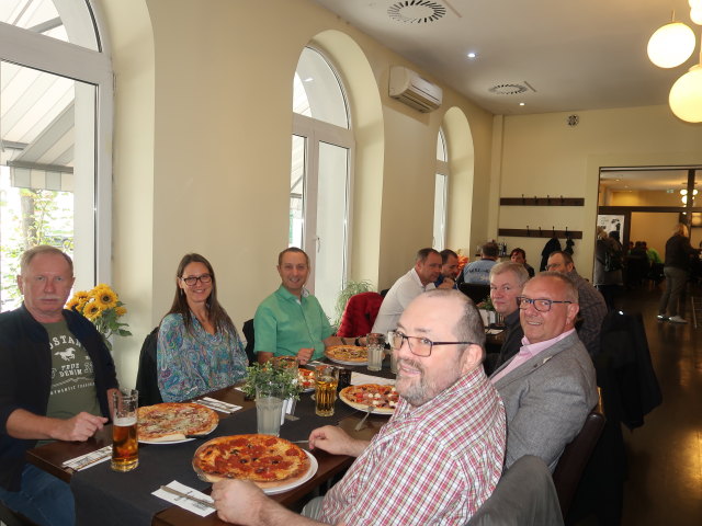 Franz, Iris, ich, Gerhard, Werner und Karl in der Pizzeria Dolce Vita