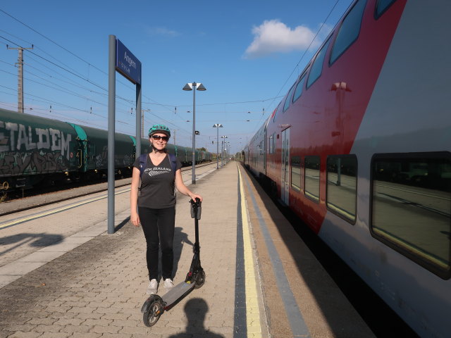 Sabine im Bahnhof Angern, 153 m