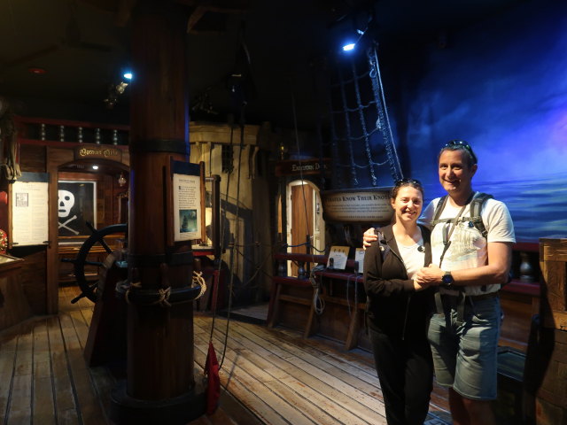 Sabine und ich im St. Augustine Pirate & Treasure Museum (6. Nov.)