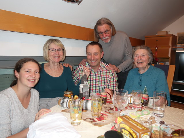 Sabine, Mama, ich, Papa und Oma