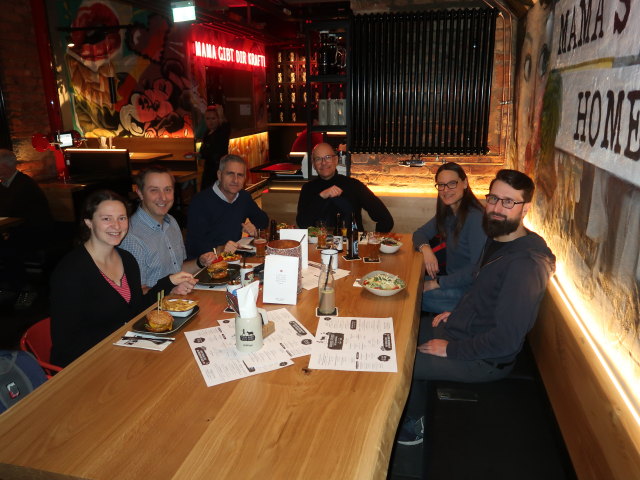 Sabine, ich, Friedrich, Christian, Iris und Rafael im 'Mama Kraft'