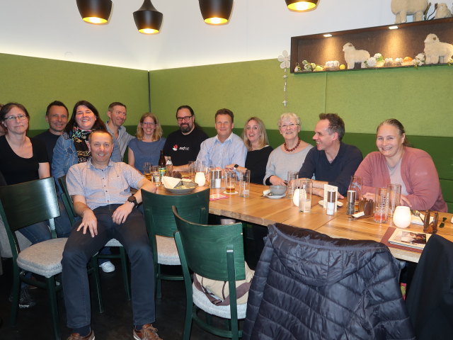 Cornelia, Alexandra, Alexander, Isabella, ich, Stefan, Cornelia, Thomas, Michael, Natalie, Marianne, Wolfgang und Susanne im 'Jonathan & Sieglinde'