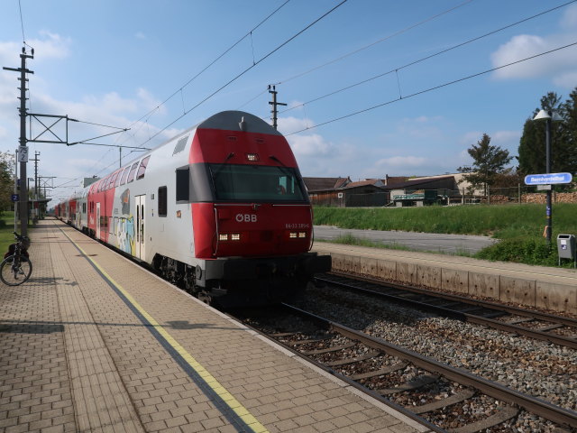 REX 2312 im Bahnhof Bernhardsthal, 171 m