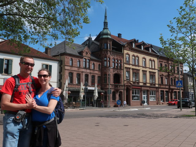 Ich und Sabine am Kirchplatz in Merzig (20. Mai)