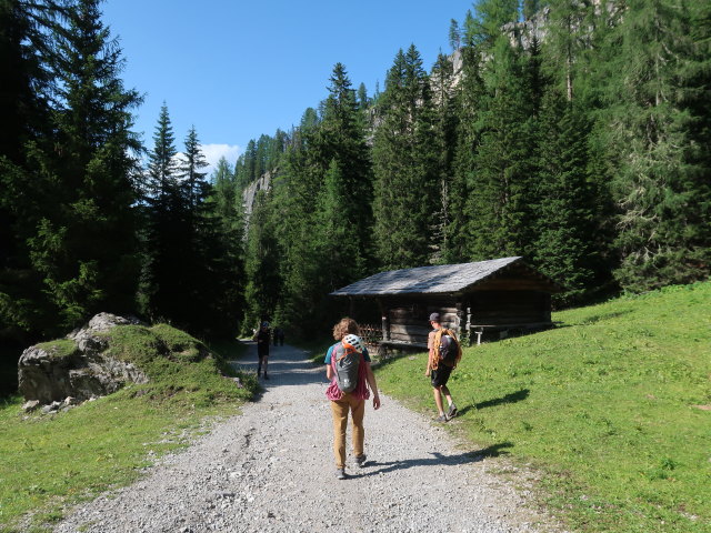 Viktoria und Arian bei der Insteinhütte, 1.681 m