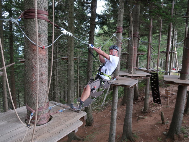 Erich im Parcour 2 'Der rote Panda'