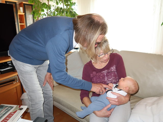 Papa, Mama und Nils im Haus meiner Eltern