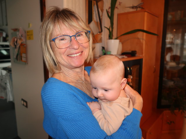 Mama und Nils im Haus meiner Eltern