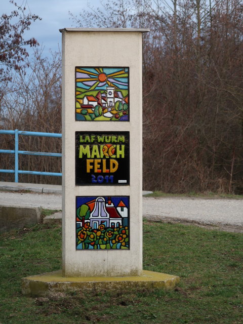 neben dem Marchfeldkanal in Deutsch Wagram