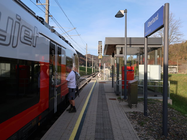 Erich im Bahnhof Oberland
