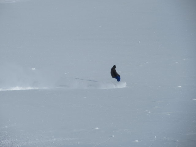 Markus neben der Piste 21 (18. Apr.)