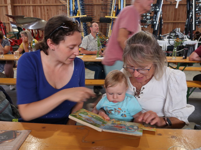 Sabine, Nils und Mama im ÖsterReis-Hof in Gerasdorf