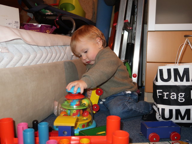 Nils im Haus meiner Eltern (20. Nov.)