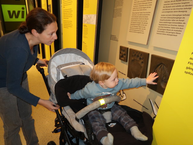 Sabine und Nils in der Sonderausstellung 'Tierisch mobil! Natur in Bewegung'
