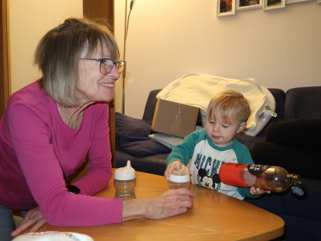Mama und Nils in unserer Wohnung