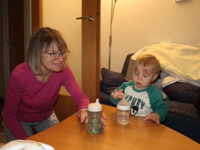 Mama und Nils in unserer Wohnung