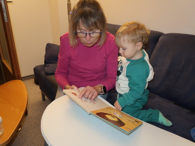 Mama und Nils in unserer Wohnung