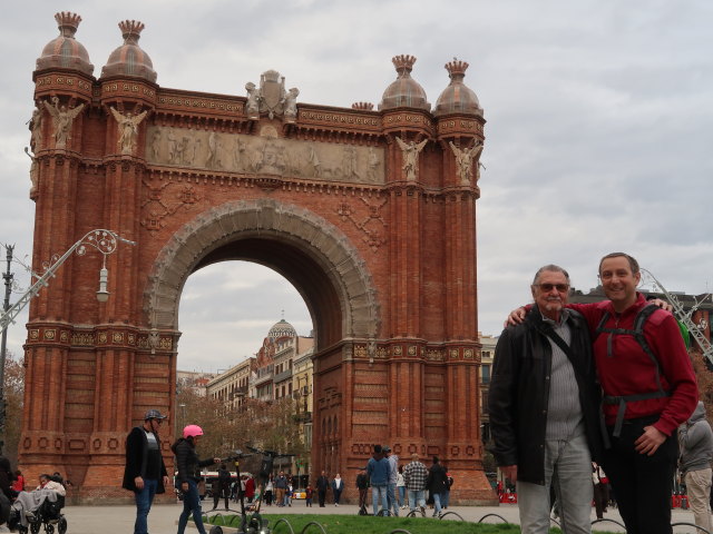 Papa und ich beim Arc de Triomf (6. Jän.)