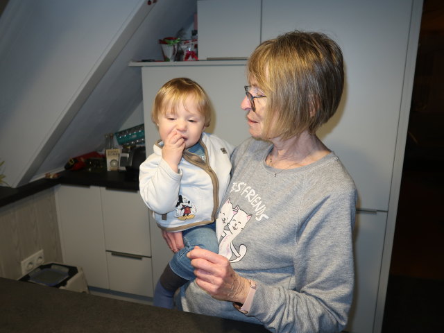 Nils und Mama im Haus meiner Eltern