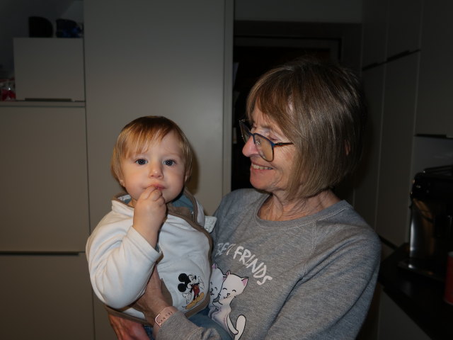 Nils und Mama im Haus meiner Eltern