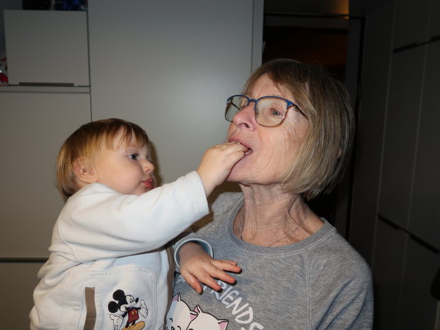 Nils und Mama im Haus meiner Eltern