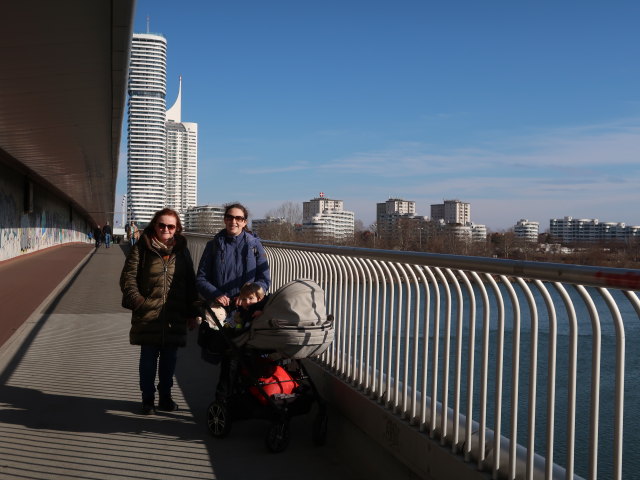 Brigitte, Sabine und Nils auf der Reichsbrücke