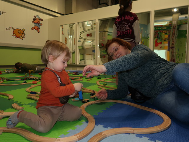 Nils und Brigitte in der Spielecke Woody