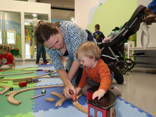 Sabine und Nils in der Spielecke Woody