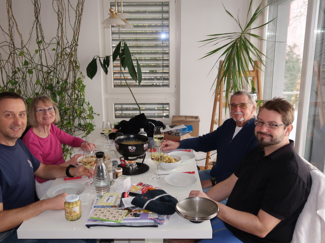 Ich, Mama, Papa und Markus in Markus Wohnung (10. Feb.)