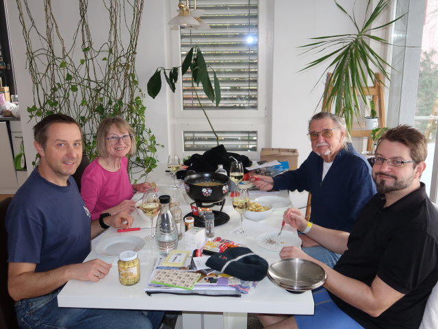 Ich, Mama, Papa und Markus in Markus Wohnung (10. Feb.)