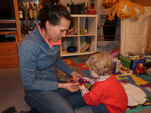 Ursa und Nils in unserer Wohnung