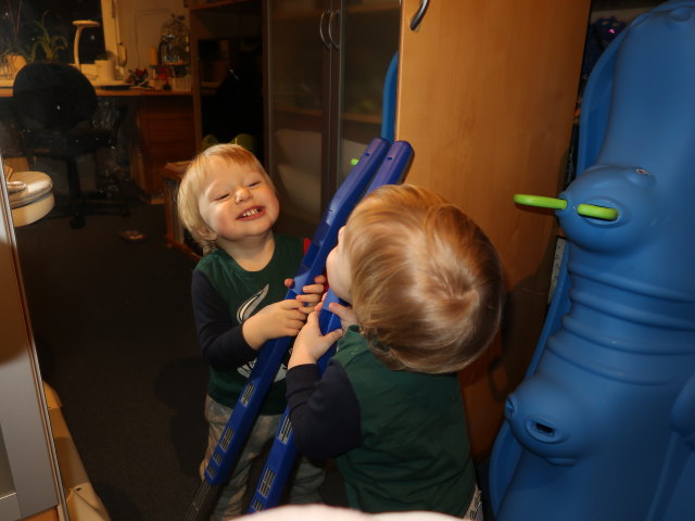 Nils im Haus meiner Eltern