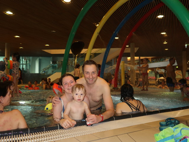 Sabine, Nils und ich im Kleinkinderbecken