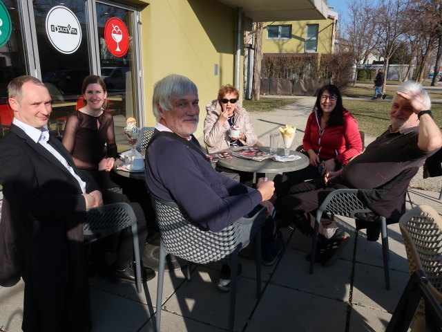 Werner, Sonja, Josef, Edith, Ulrike und Reinhard im Eissalon Dolce Vita