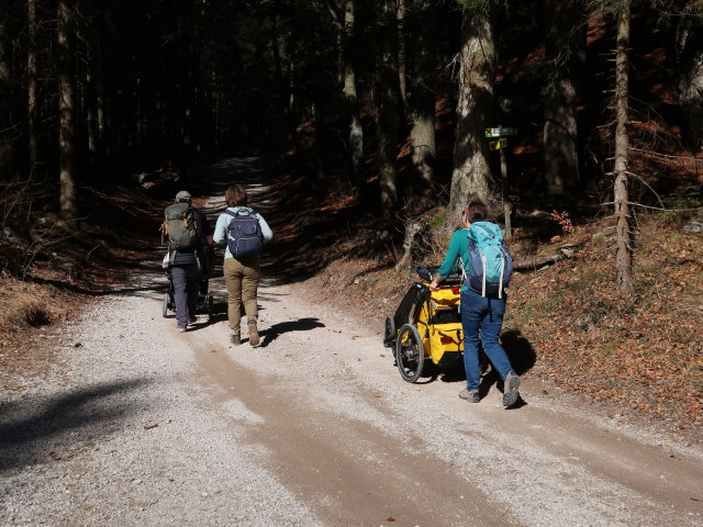 Manuel, Hannelore und Sabine am Römerweg im Fadengraben